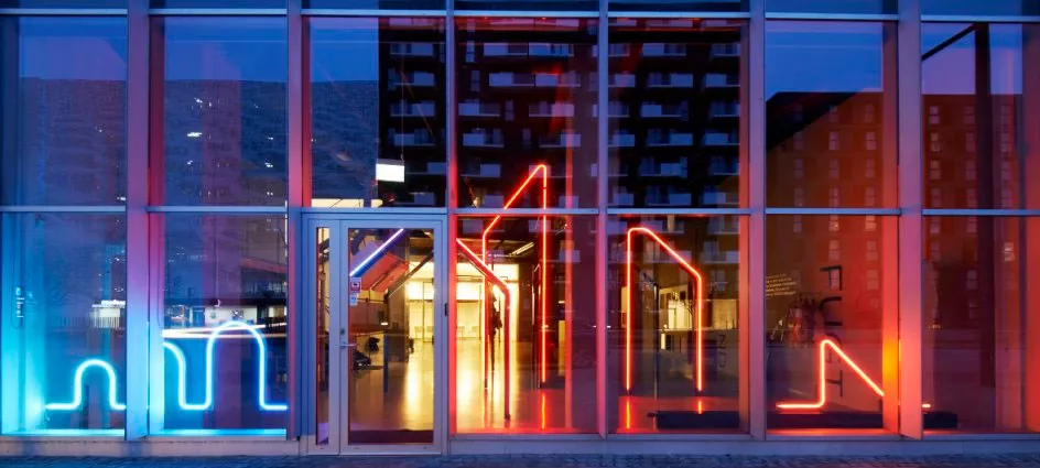 Saint-Gobain facade logo