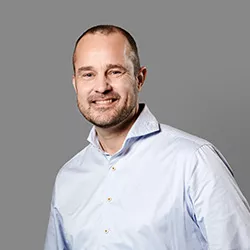 Tommy Pollov, Weber
