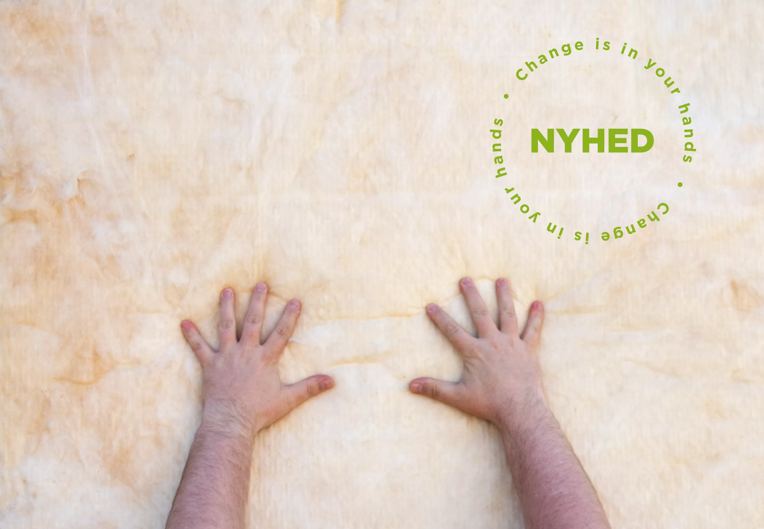 Lanaé med hænder